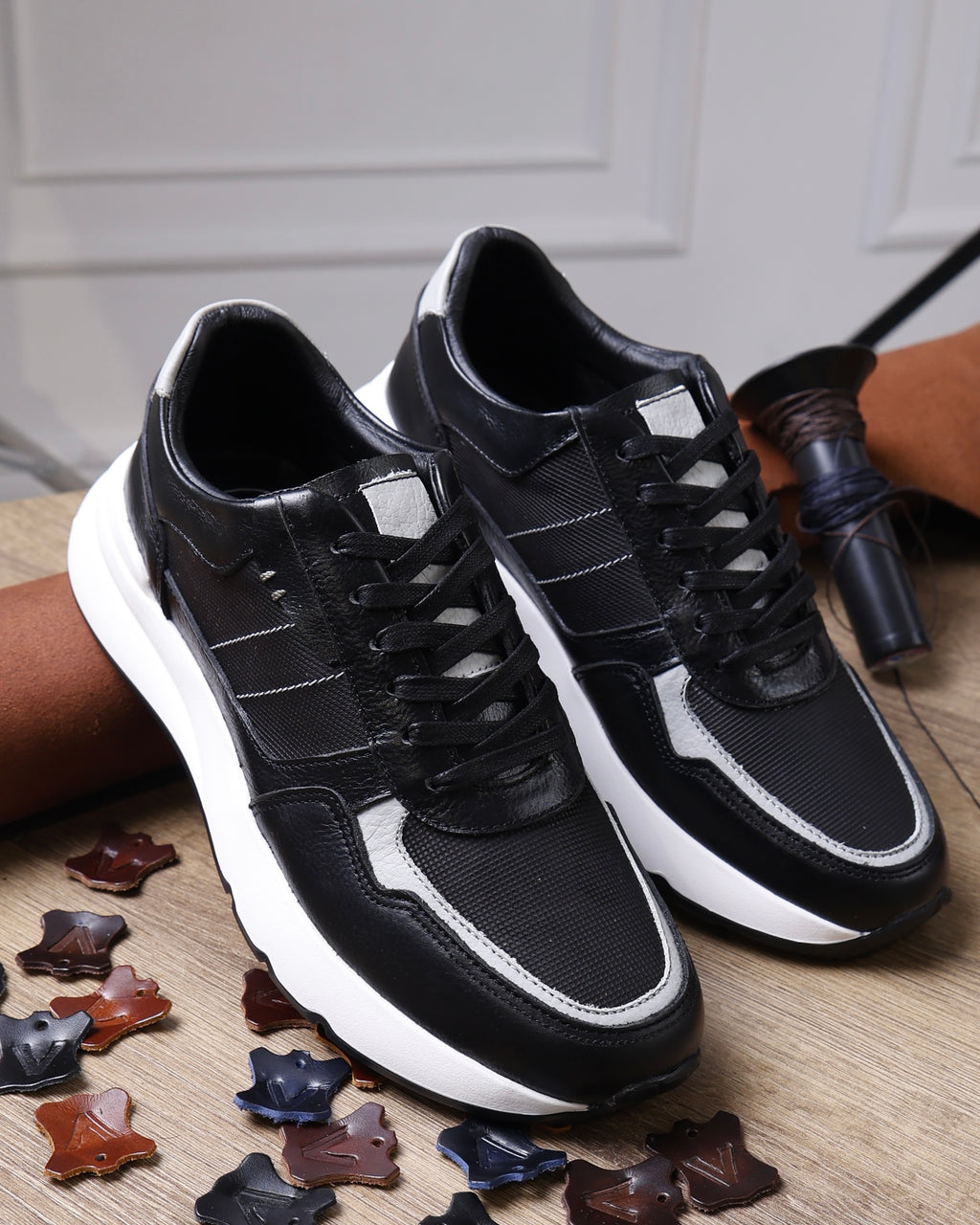 Teruel Negro - Tenis en cuero